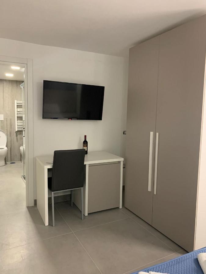 3 Rooms Chiaia Naples Exterior photo